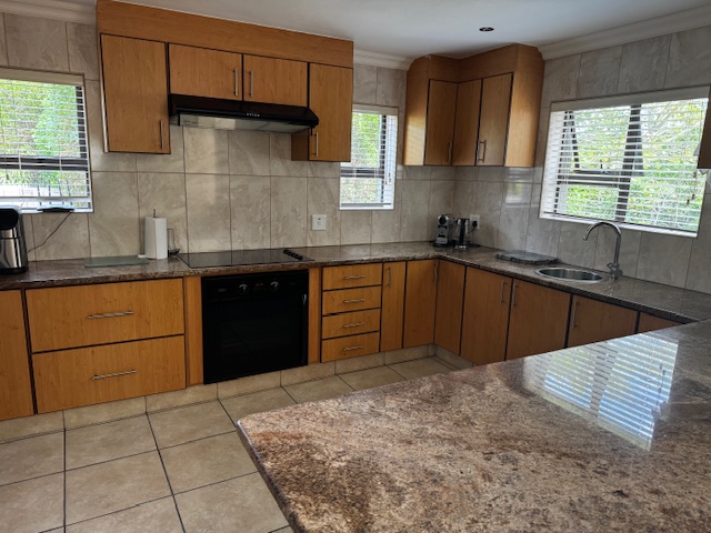 4 Bedroom Property for Sale in Hartenbos Landgoed Western Cape
